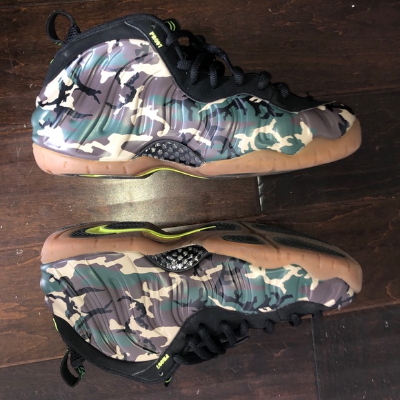 NIKE- Foam Posite Army Green
